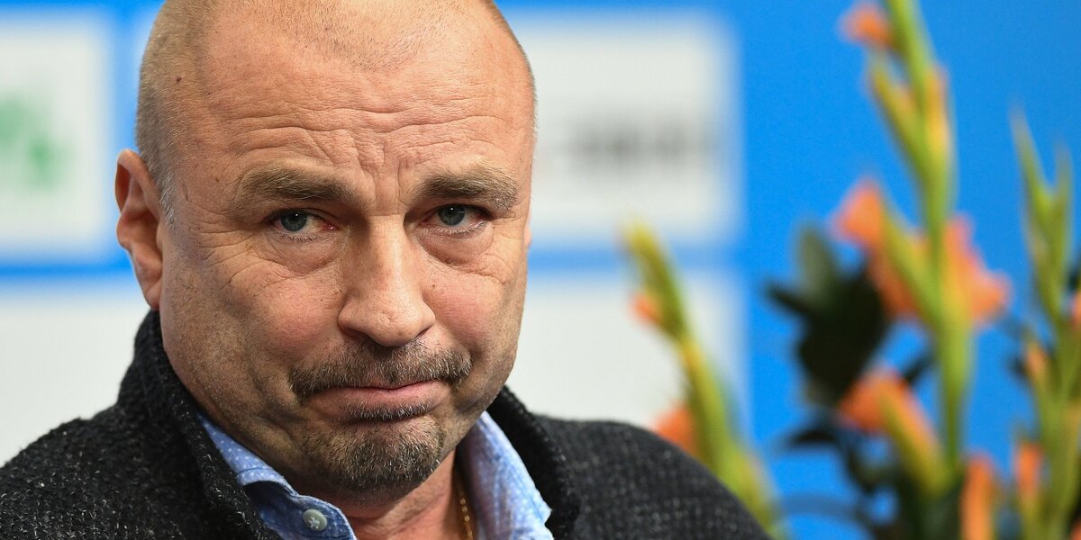 Не сдал, а поделился ценными сведеньями!