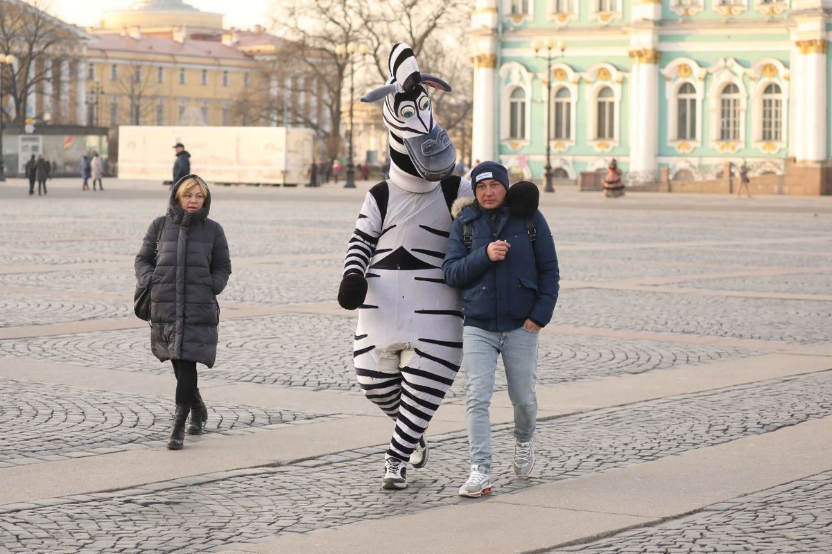 Далее ненавязчиво предлагают желающим сфотографироваться