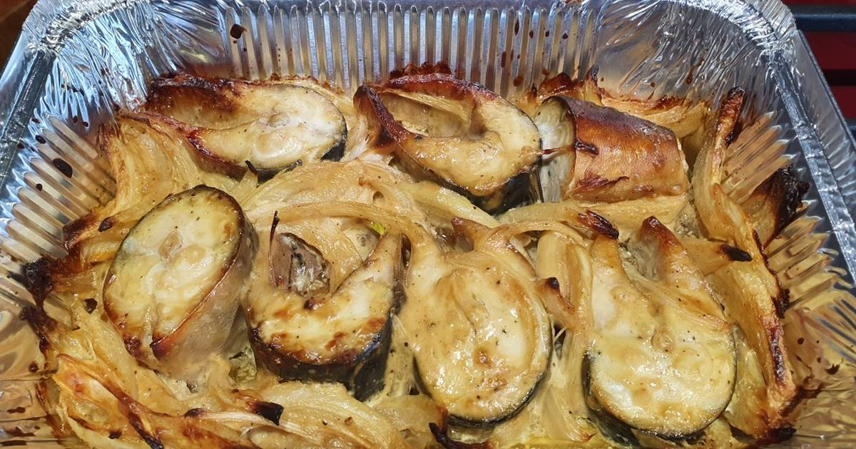 Как замариновать скумбрию для духовки. Скумбрия в рукаве в духовке. Скумбрия в духовке с помидорами и луком. Вкусная скумбрия в духовке. Скумбрия в горчичном маринаде.