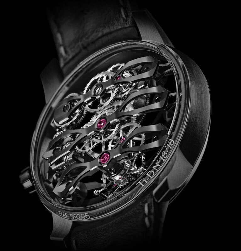 · Новая модельTourbillon with Three Flying Bridges – Aston Martin Edition отражает общие ценности двух брендов класса люкс · Первый результат коллаборации Girard-Perregaux и Aston Martin после...-2