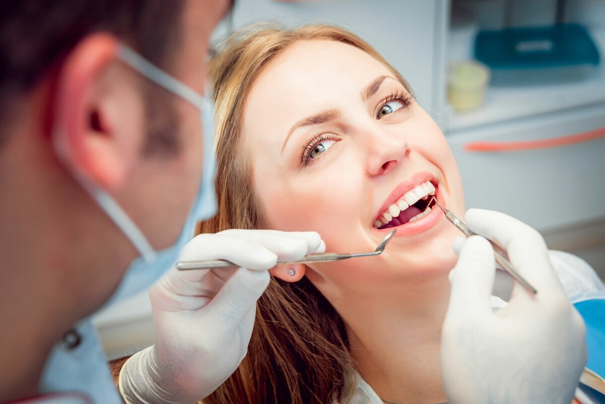 Больной улыбка. Стоматолог. Зубной врач. Зубы стоматолог. Прием у стоматолога.