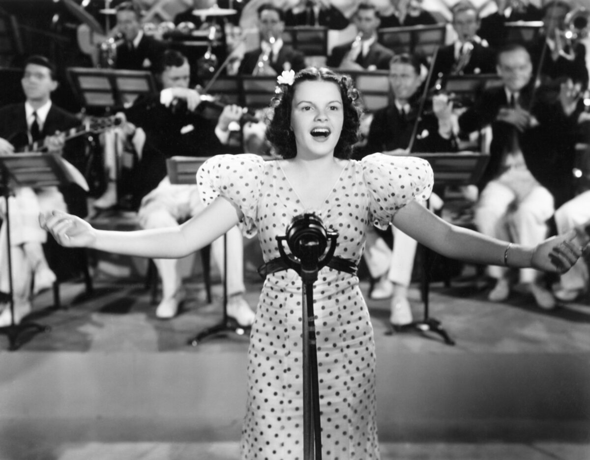 Кадр из фильма "Кожаный парад", 1936 г.