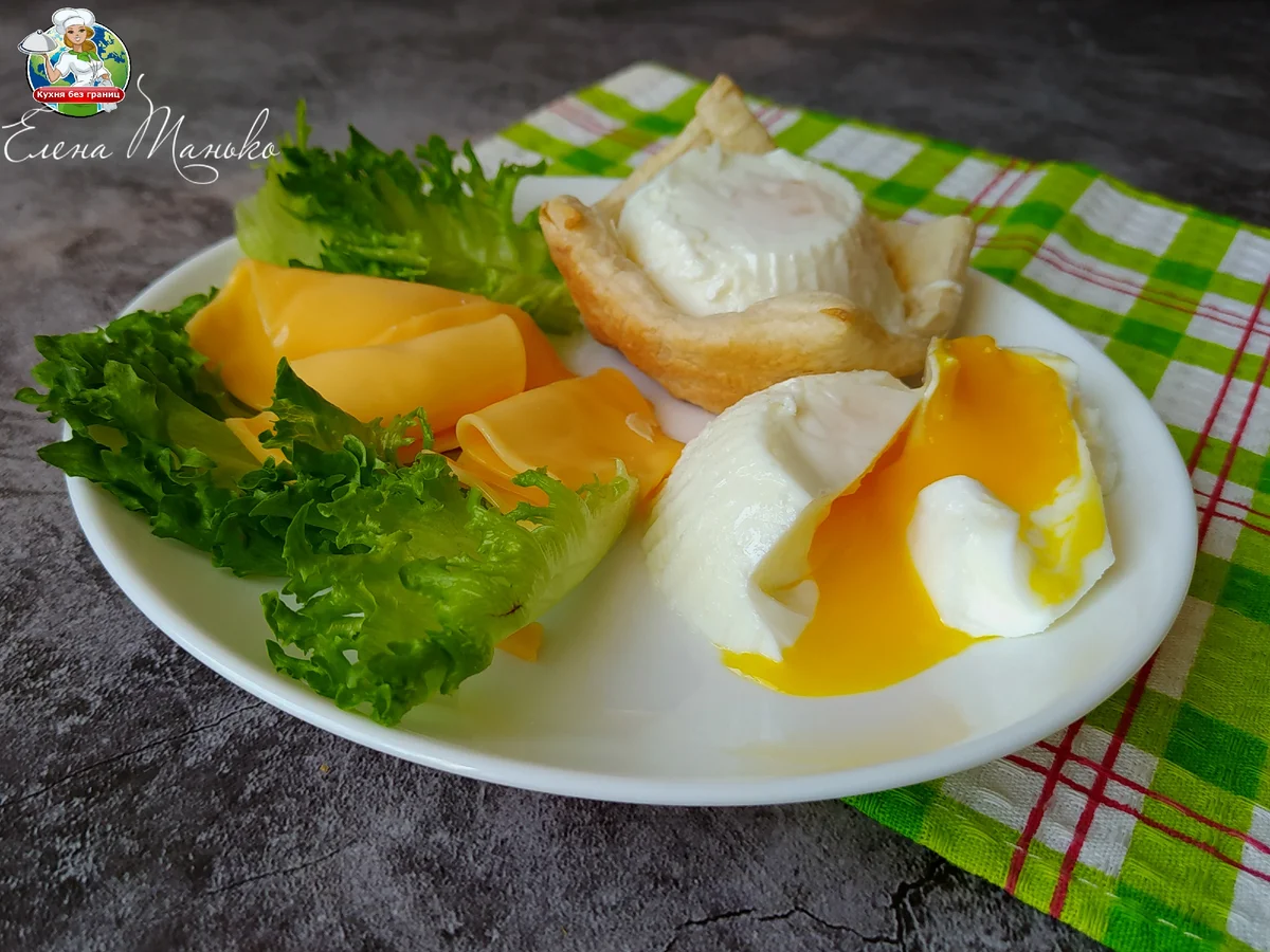 Яйца пашот в силиконовых формочках можно приготовить за 3,5 минуты сразу хоть 20 штук. Очень удобный способ приготовления. 