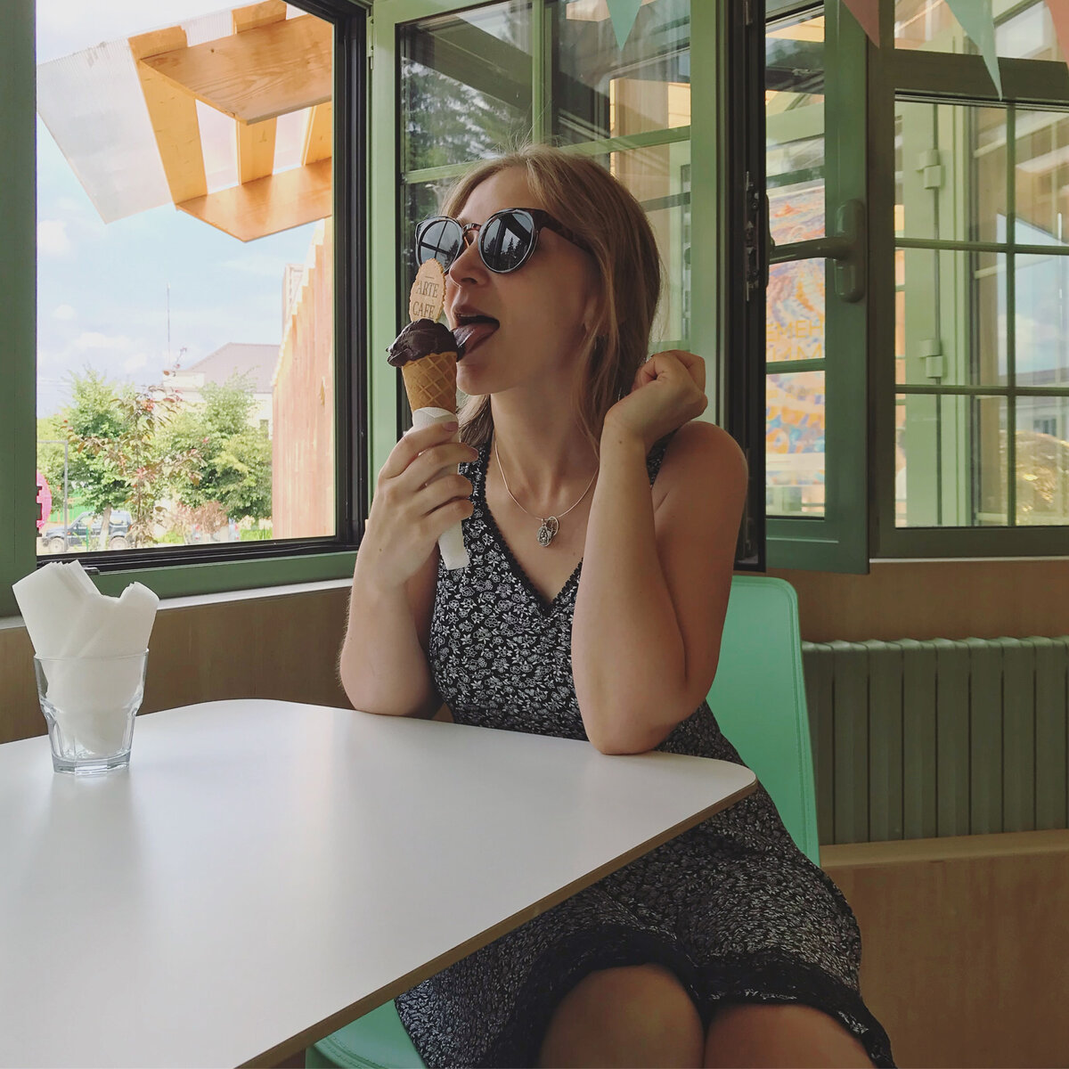 Например, в этом итальянском кафе подают джелато и пиццу. 