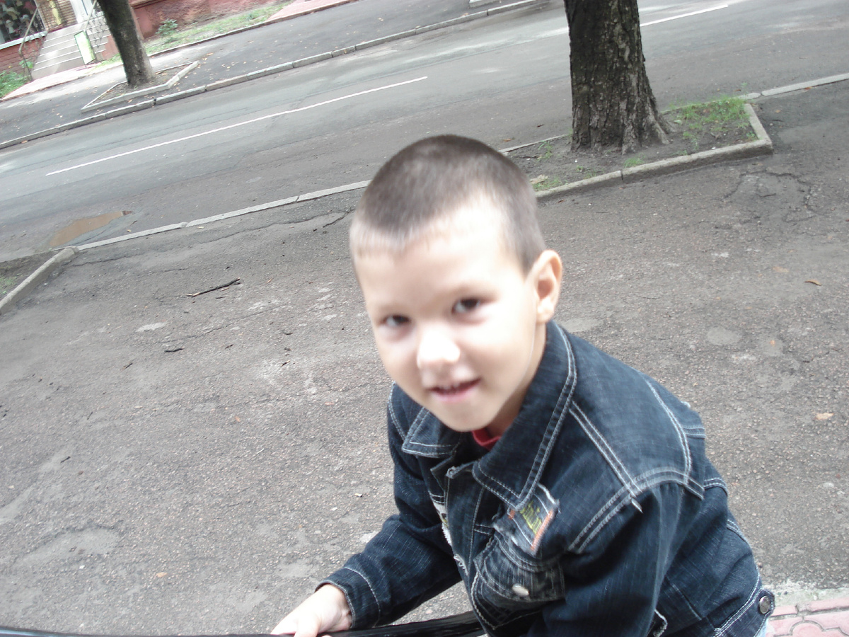 Тут он ещё маленький