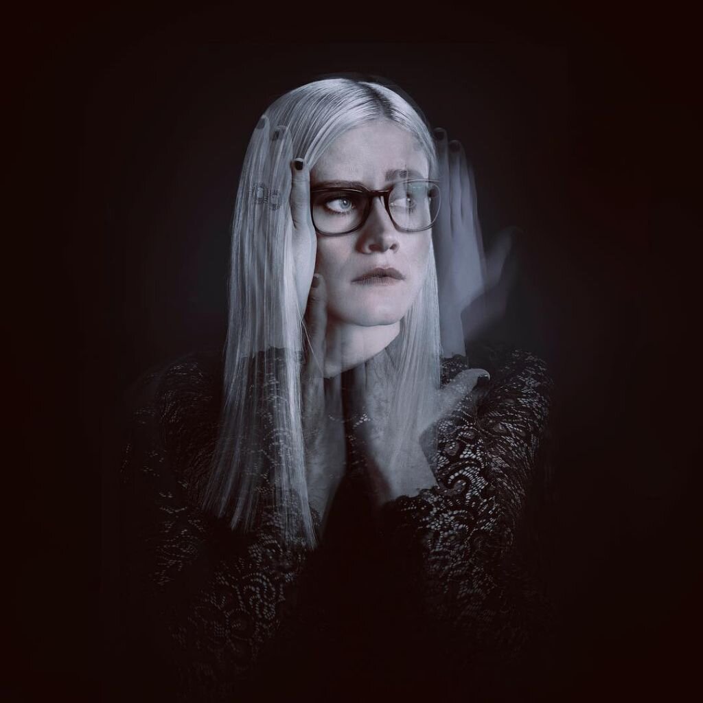 на фото кадр из сериала Волшебники из открытого доступа