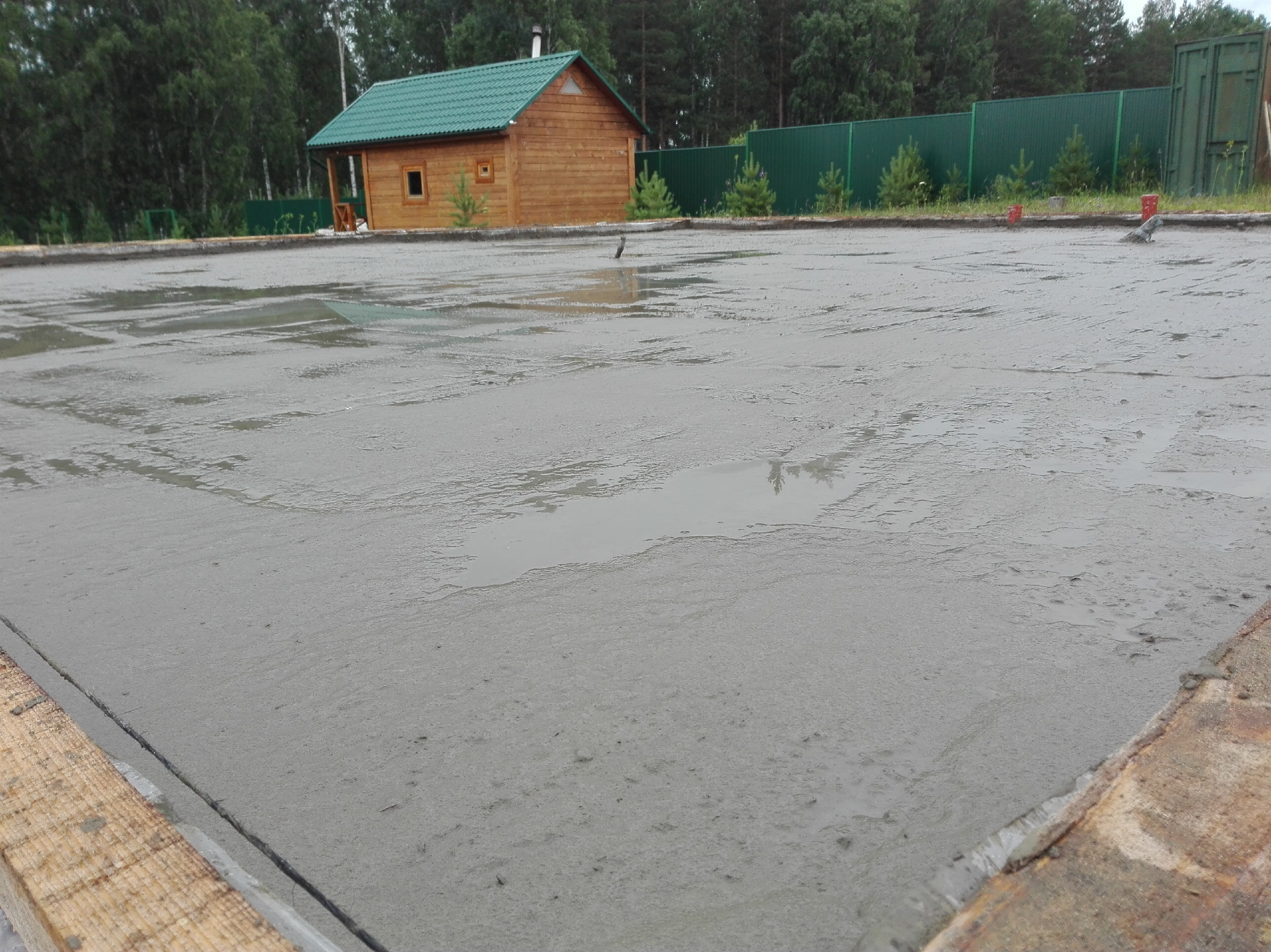 Какой бетон заказать для фундамента, М250 или М300. Можно сэкономить или лучше переплатить?0