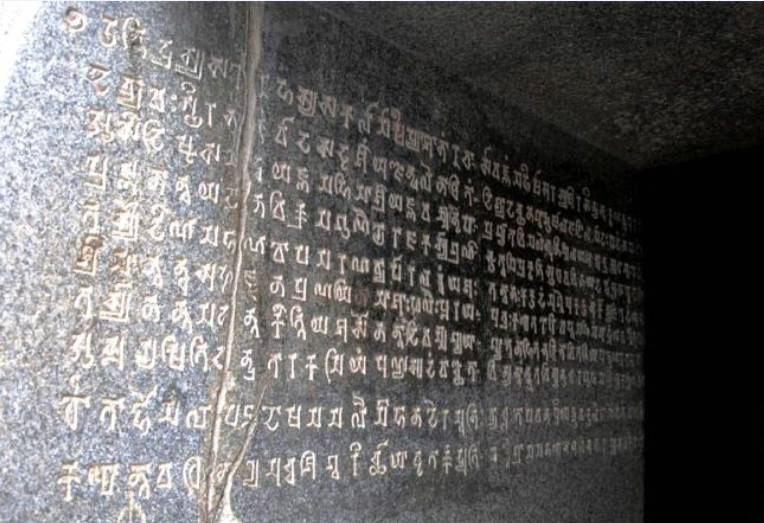 Фото: https://zhitanska.com/content/megaliticheskie-peschery-barabar-vojny-bogov/ 