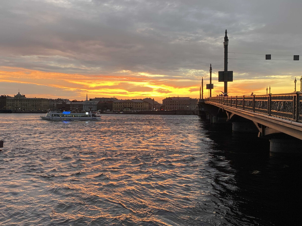 Что такое белые ночи в санкт петербурге. Белые ночи Санкт-Петербург. Выборг белые ночи. Разводной мост в Выборге. Санкт-Петербург белые ночи проект.