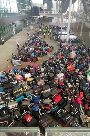 Сцены хаоса в терминале 2 Хитроу