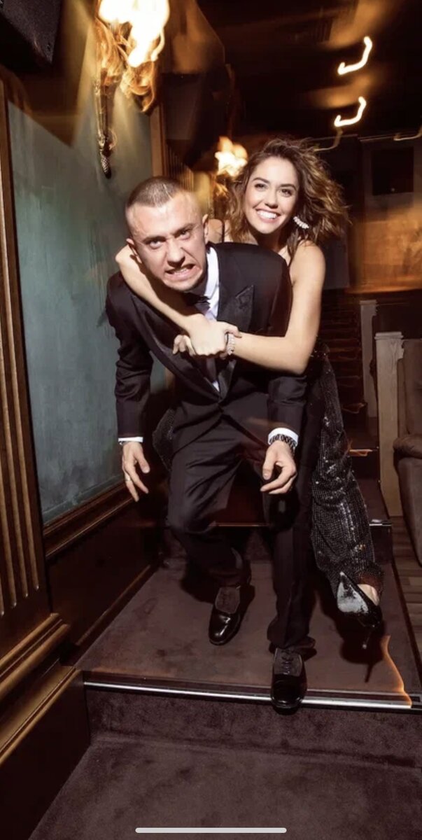 Сегодня увидела новость, что актер Павел Прилучный женился на молодой актрисе Зепюр Брутян. Заинтересовалась их совместимостью. Ну и посмотрим его синастрии с бывшей женой Агатой Муцениеце и ex-girlfriend Мирославой Карпович.