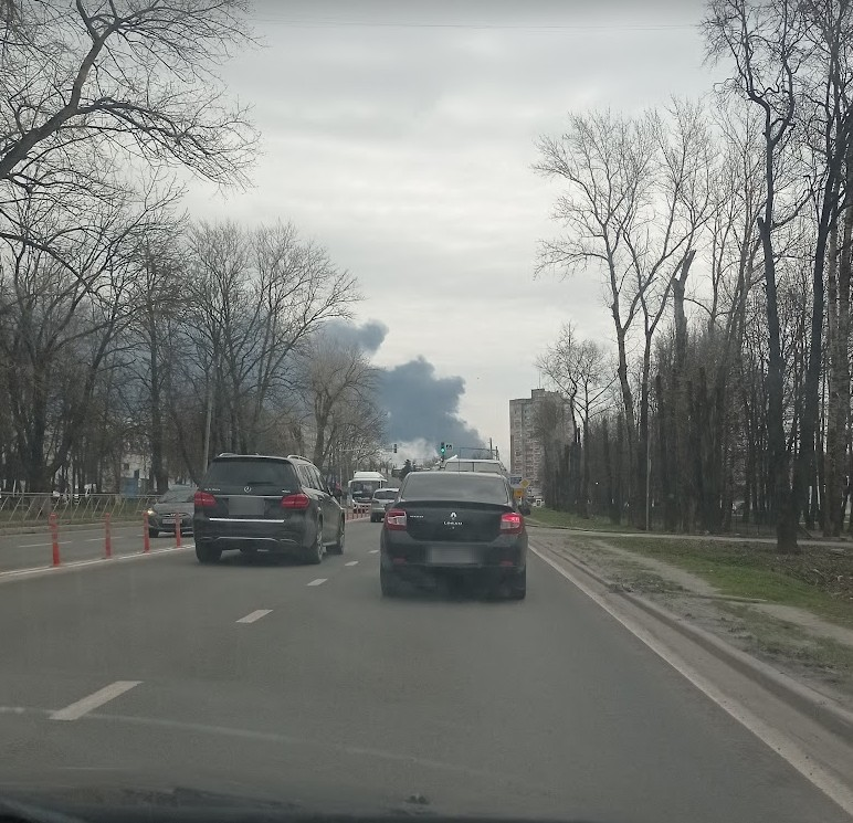 На фото горит нефтехранилище в Брянске. Как раз в тот день когда я оформлялся.