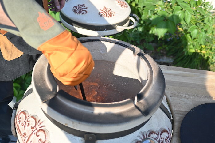  Но тандыр — вещь не одноразовая, и, понятное дело, могут возникнуть вопросы и с последующими подготовлениями тандыра к работе. 