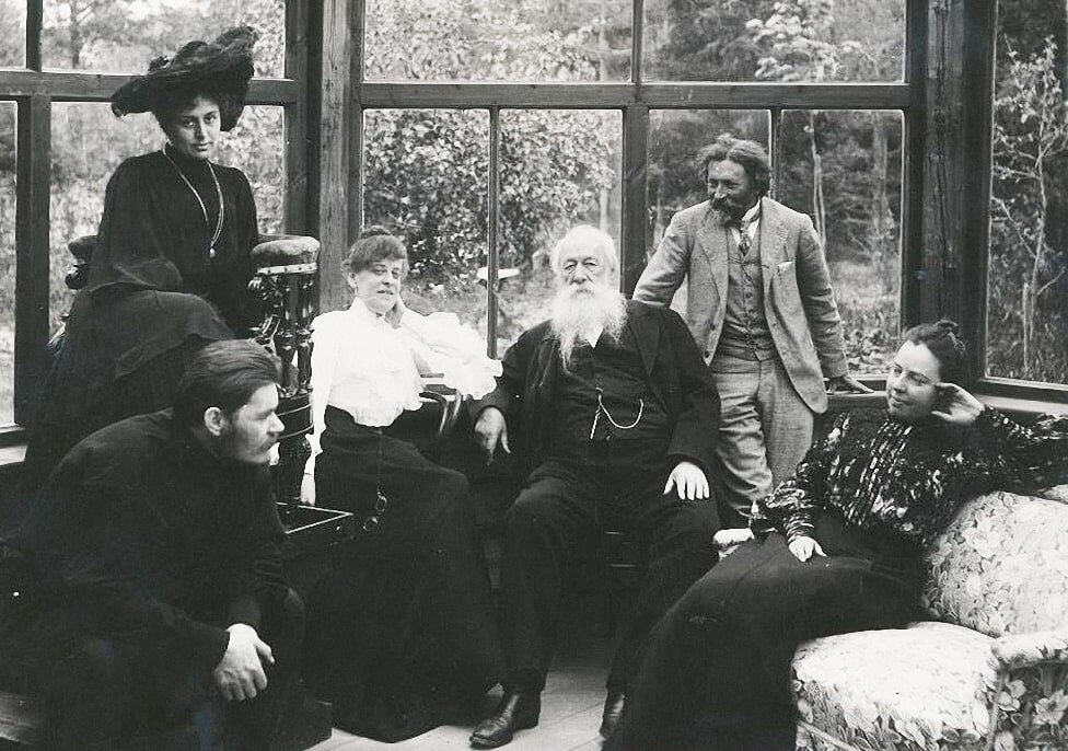 И. Е. Репин с гостями на зимней веранде в Пенатах. 1905