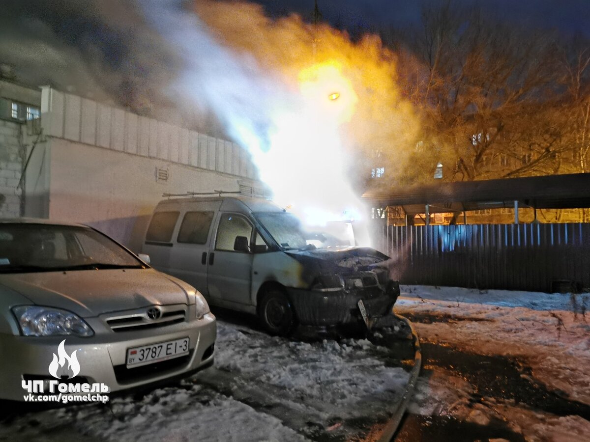 В центре Гомеля горел легковой автомобиль | PrimeNews.by | Дзен