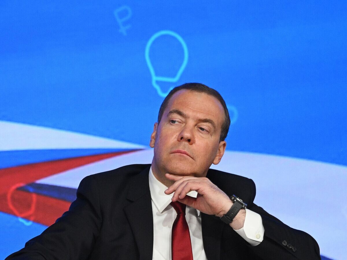    Председатель партии "Единая Россия" Дмитрий Медведев на пленарном заседании всероссийского партийного форума "Предпринимательство в новой экономической реальности"© РИА Новости / Григорий Сысоев