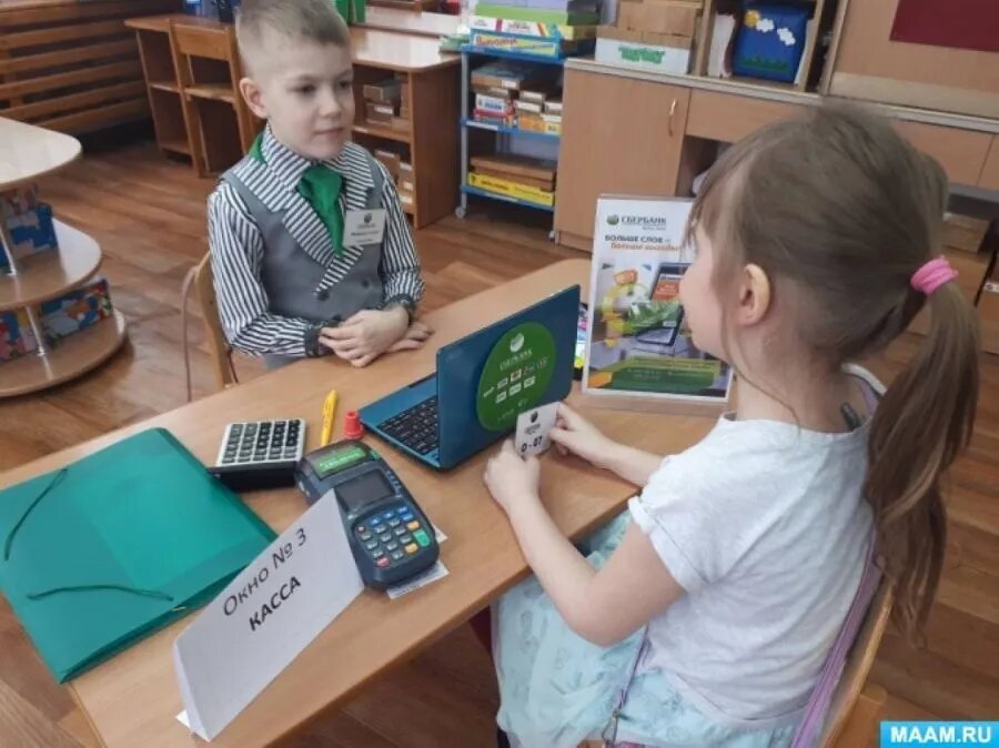 «Здрасьте, я слышала, у вас теперь можно оформить каникулы – выпишите мне на полгода, пожалуйста, матеша задолбала»