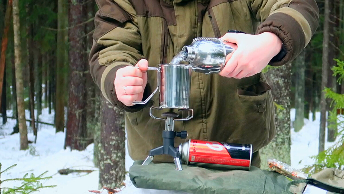 У котелка удобные большие ручки, горловины у фляги широкая. 