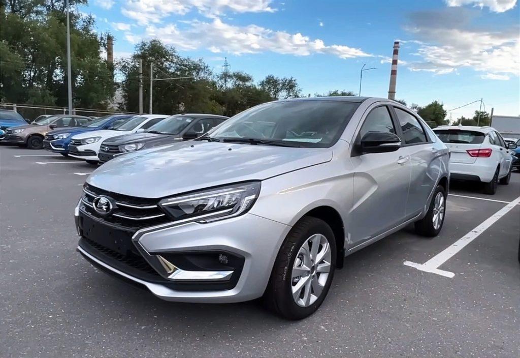 Новый седан Lada Vesta оценили в 7280