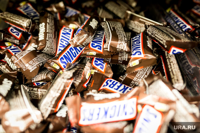    Обязанности заключаются в упаковке шоколадных батончиков