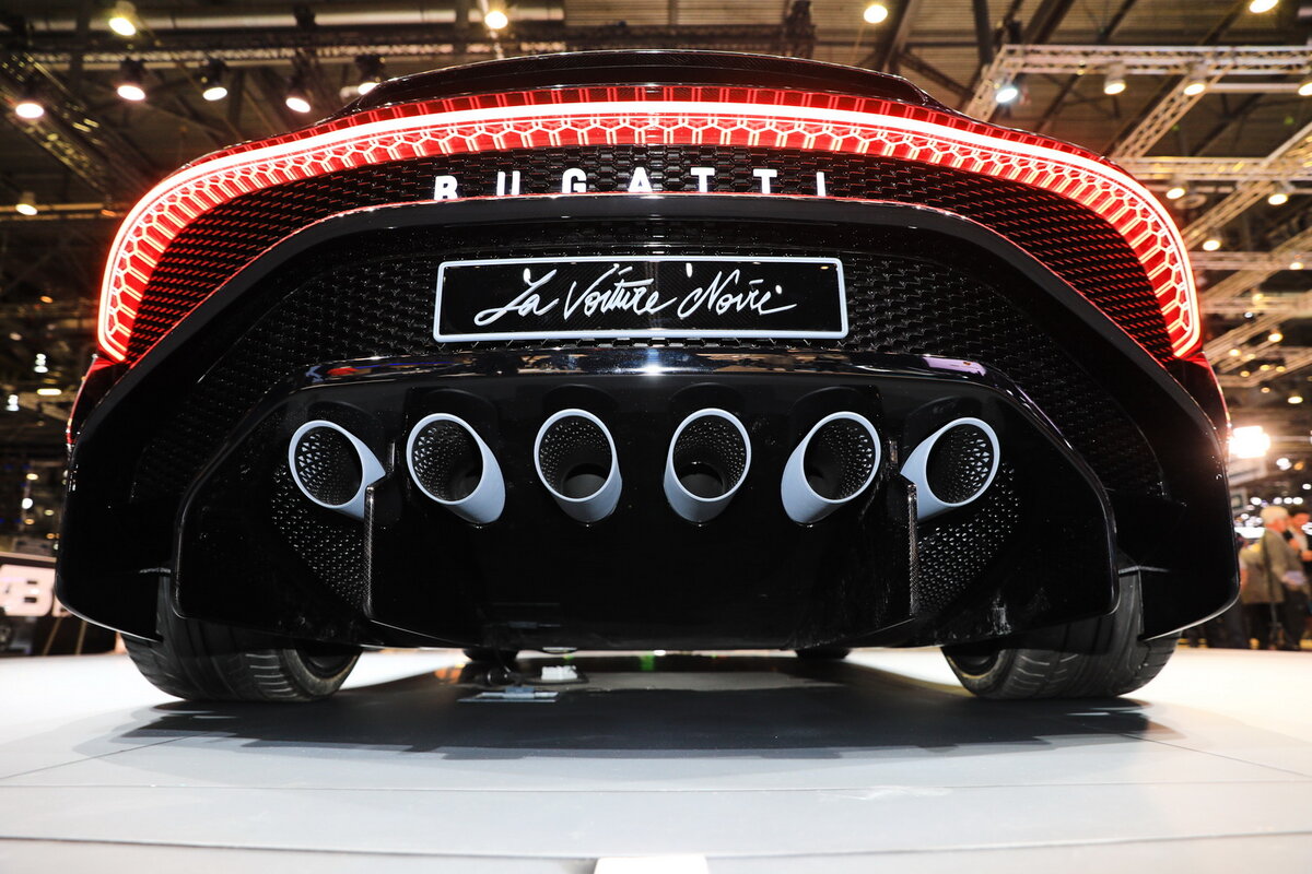 Машина Bugatti la voiture noire