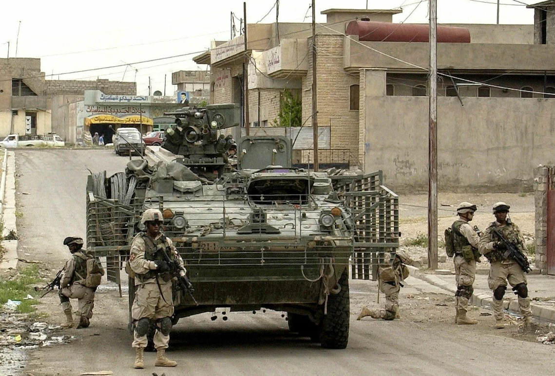 В Ираке,  своей первой военной кампании, "Страйкеры" никого совершенно не впечатлили. Однако лоббисты из военного ведомства тащили их в войска всеми правдами и неправдами. Фото АР