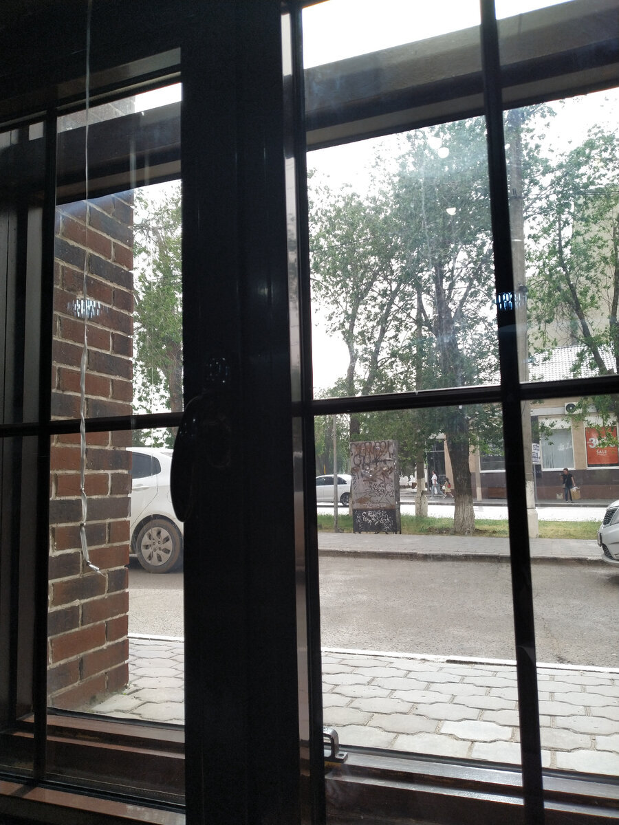 Вид из окна кафе "Чиполлино"