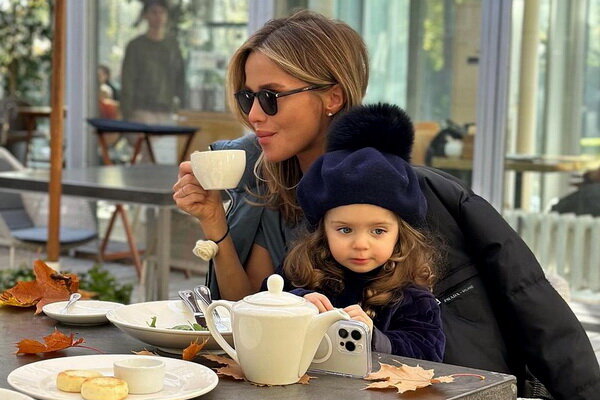 «Как крошка Адриана повзрослела!» - Алекса в осенней фотосессии с дочкой и мужем Вячеславом Дайчевым