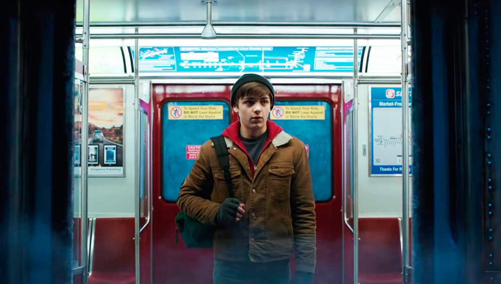 актер Эшер Энджел (Билли Батсон) - кадр из фильма "Шазам"