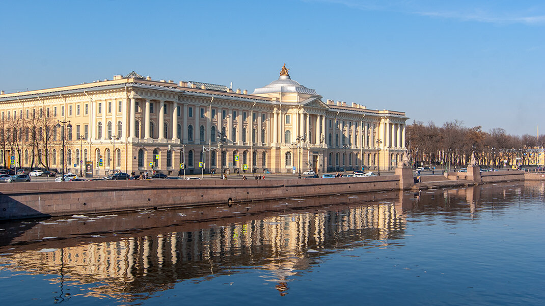 Академия художеств в санкт петербурге фото