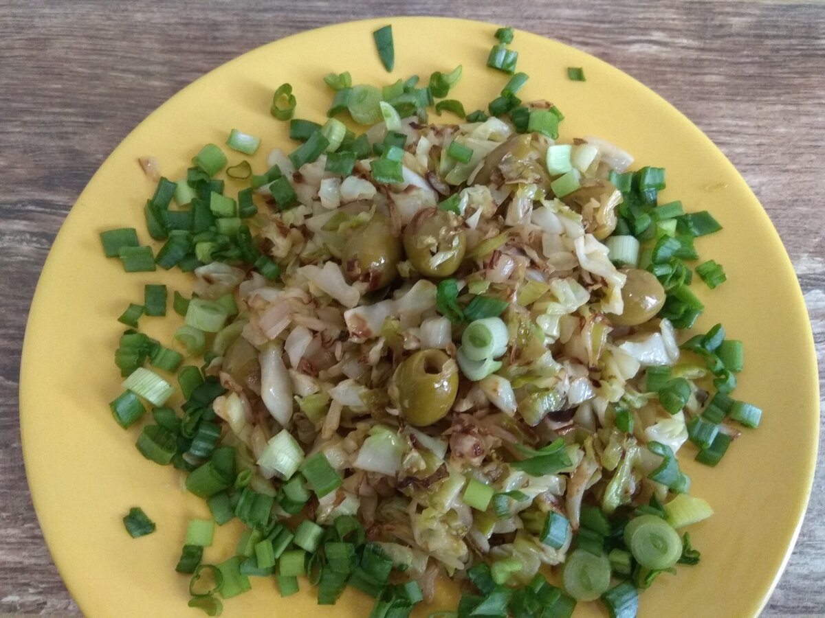 Рецепт тушеной капусты с оливками