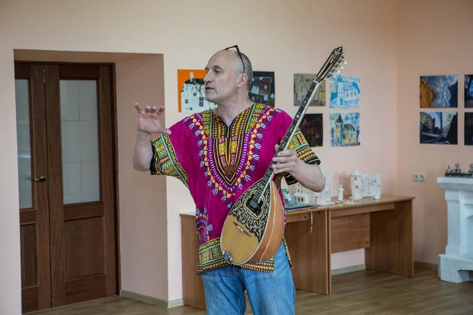 Антонио Грамши во время проведения занятия на своем музыкальном кружке