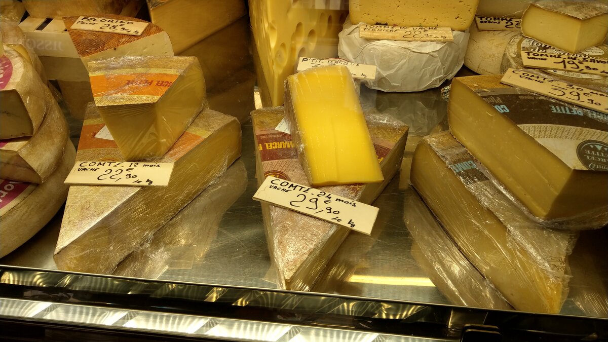 Очень красивые приавки с сырами.