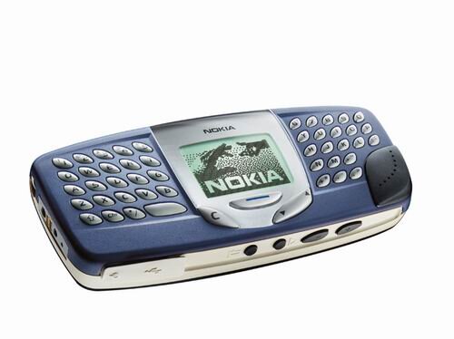 Nokia 5510. Весьма нестандартный внешний вид. Эдакая вариация на тему 3310. В свое время "засветился" в фильме Такси 3 в руках друга главного героя.