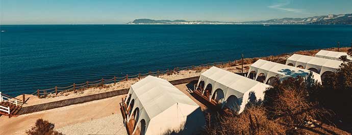 Геленджик: единственный глэмпинг в России на берегу моря.