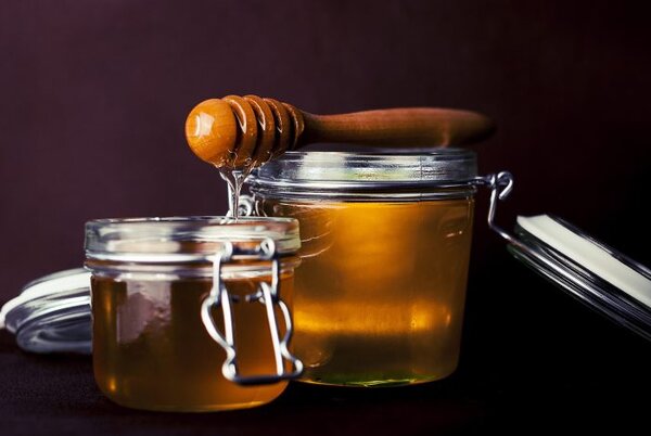 Огурцы с медом: полезно или просто вкусно?