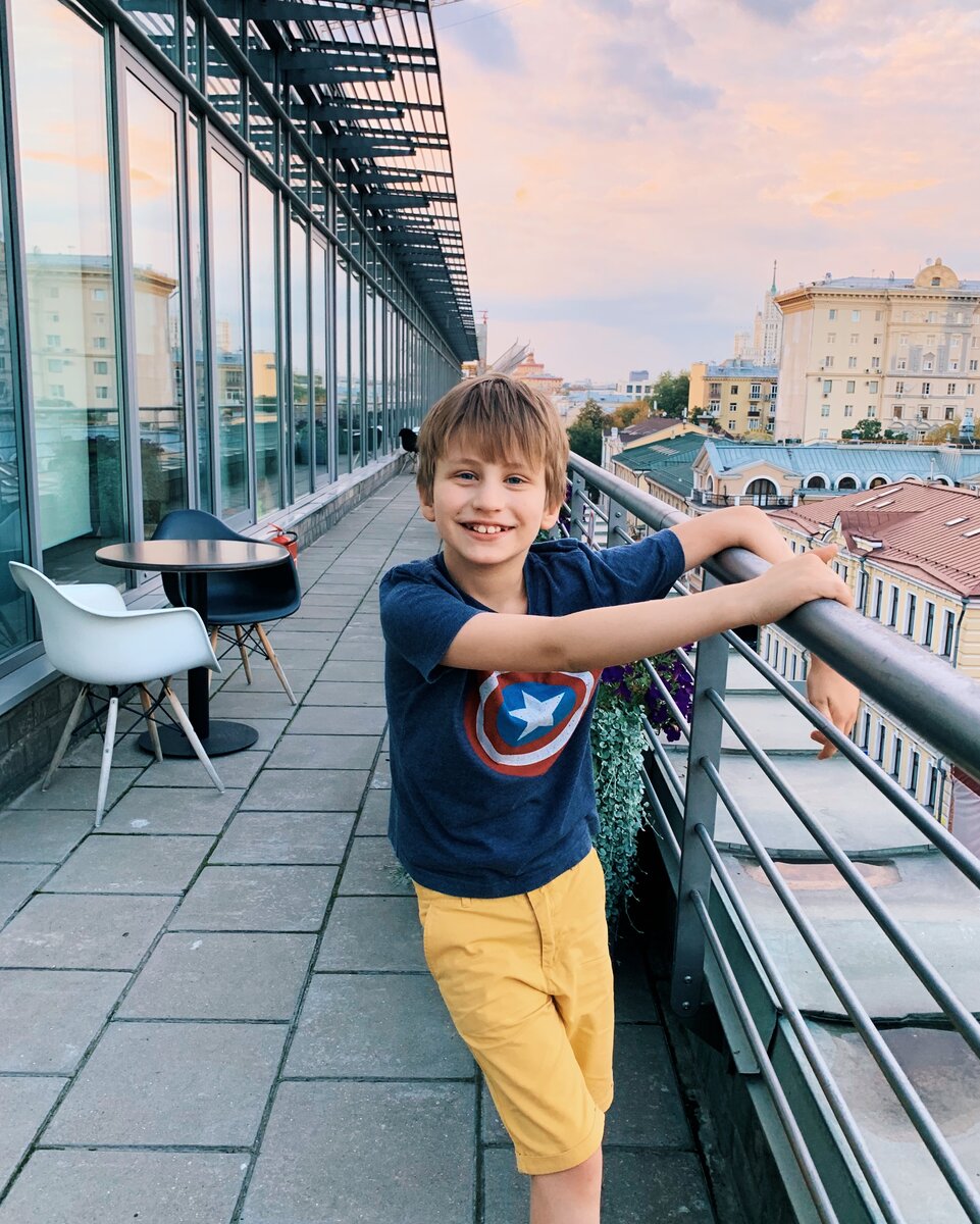 Мой сын на балкончике в офисе Яндекса
