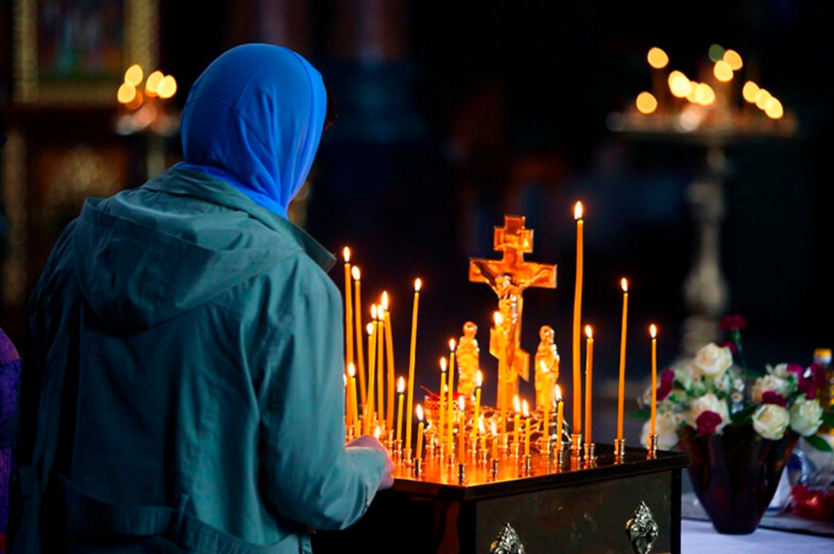 отпевание протоиерея александра шестака. панихида билцис геншин. служение панихиды. могила владимира меньшова. троицкая родительская суббота поминовение усопших.