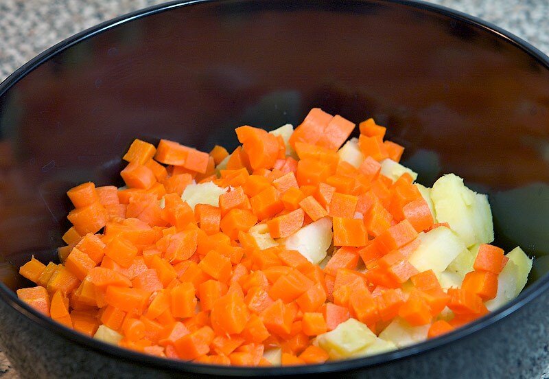 Запеченная скумбрия в духовке с картошкой и соусом