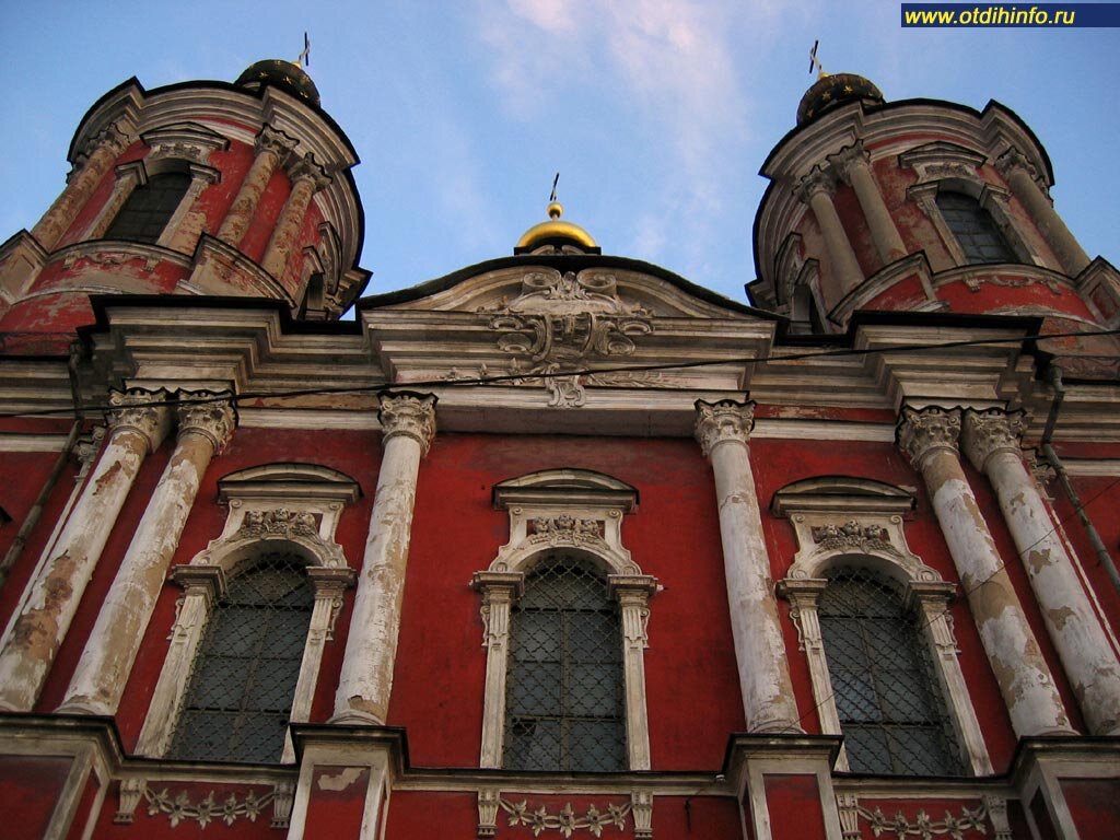 Храм климента римского москва. Храм священномученика Климента папы Римского в Москве. Храм Климента папы Римского лепнина. Климента папы Римского на Пятницкой улице).. Церковь Климента папы Римского фасад.