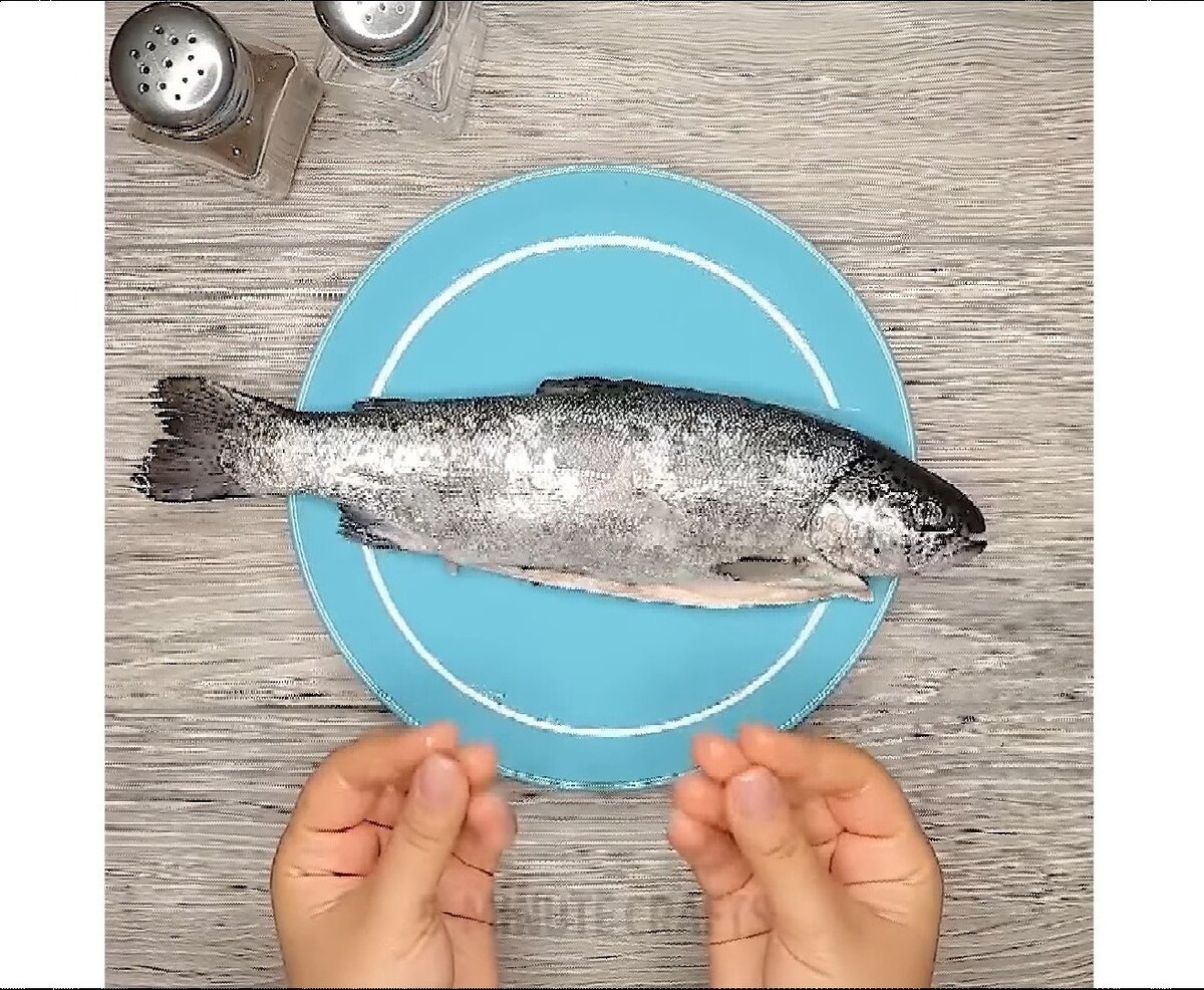 Запах рыбы очень сложно отмыть. Иногда даже не возможно с первого а то и со второго раза.