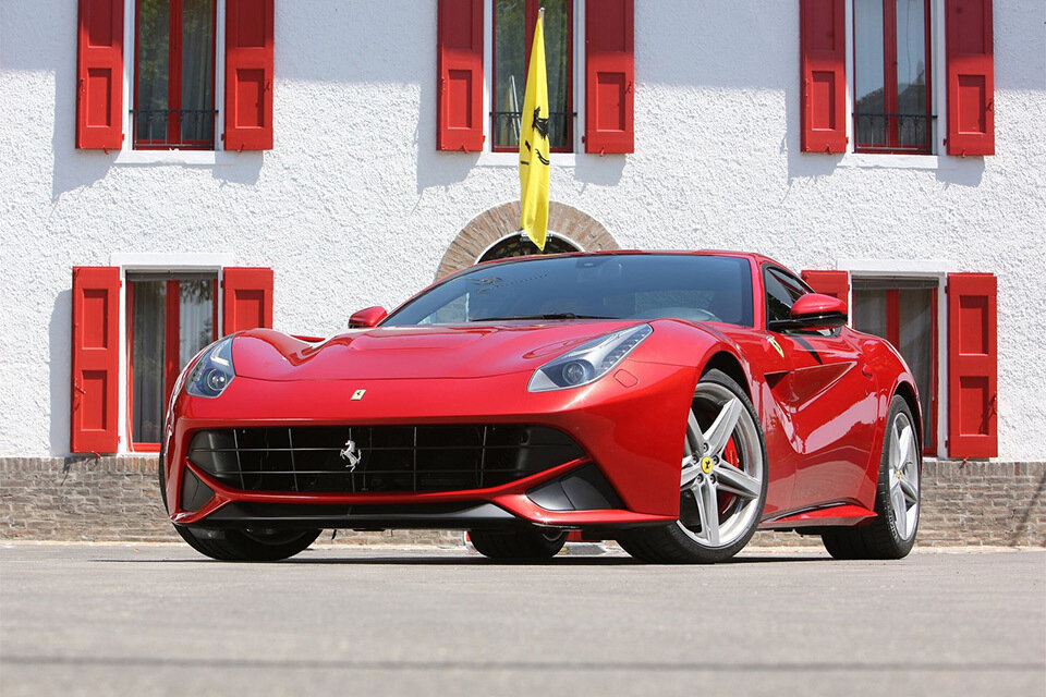 Ferrari F12berlinetta, за это купе с мотором V12 придется отдать 20 173 000 рублей