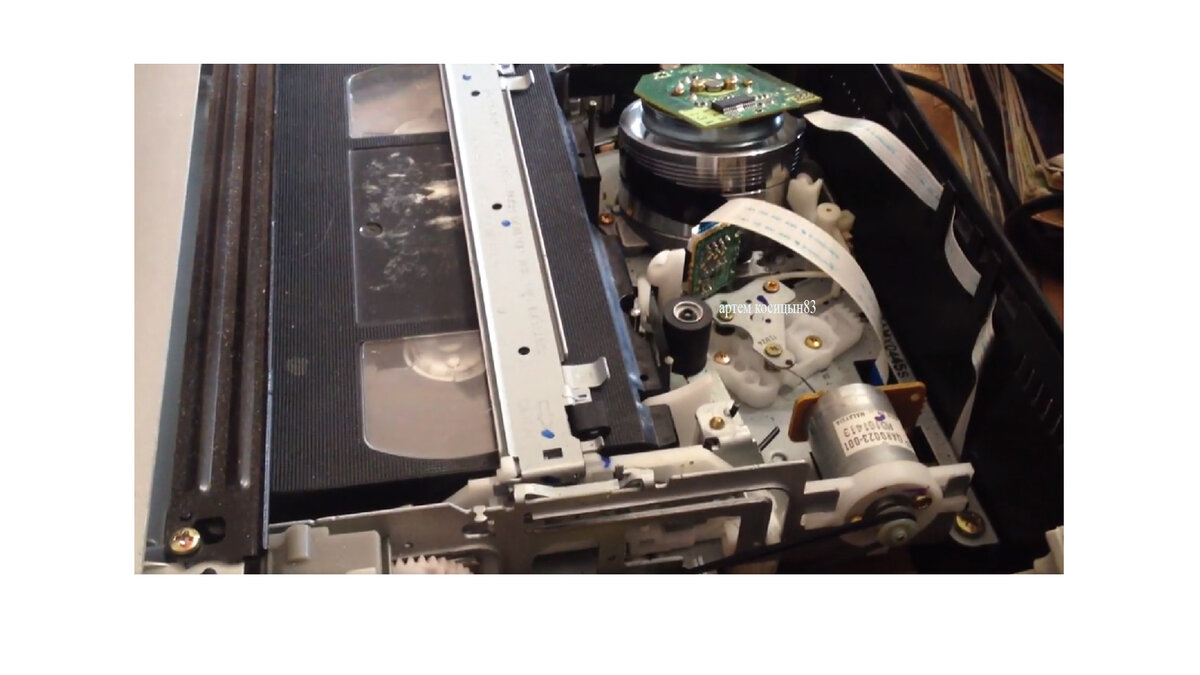 Почему видеомагнитофон не выдает кассету.Как это легко исправить ...