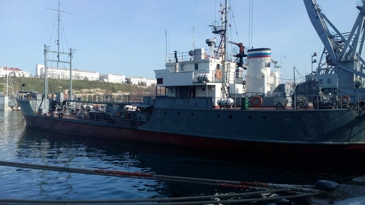 Танкер на месте своей стоянки