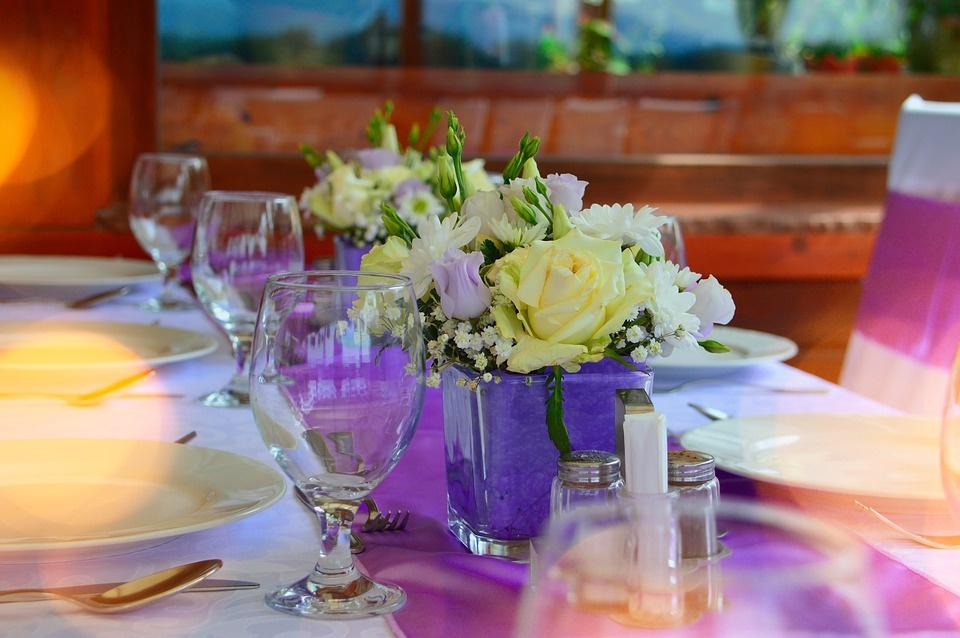 Photo: https://cdn.pixabay.com/photo/2018/06/07/20/54/wedding-table-3460970_960_720.jpg