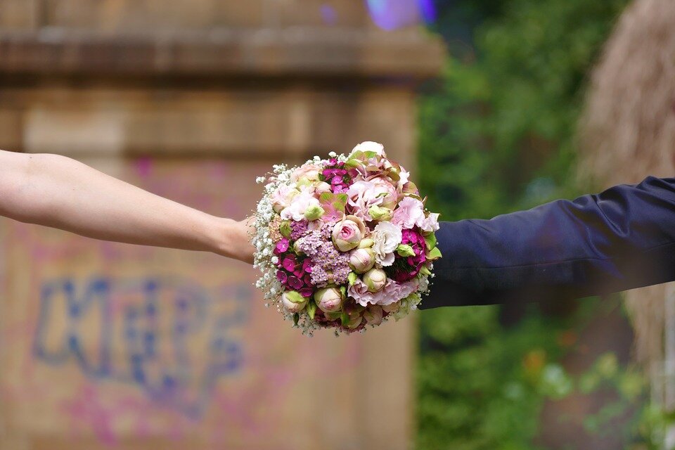Photo: https://cdn.pixabay.com/photo/2017/08/18/18/21/wedding-2655916_960_720.jpg