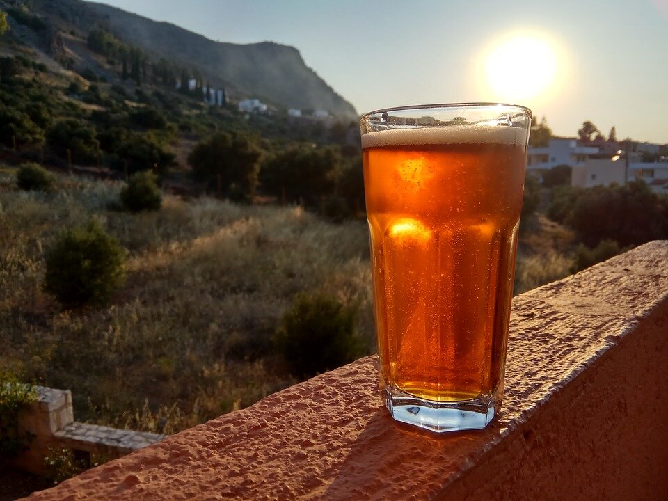 Quelle: https://cdn.pixabay.com/foto/2017/07/05/16/46/refreshment-2475192_960_720.jpg