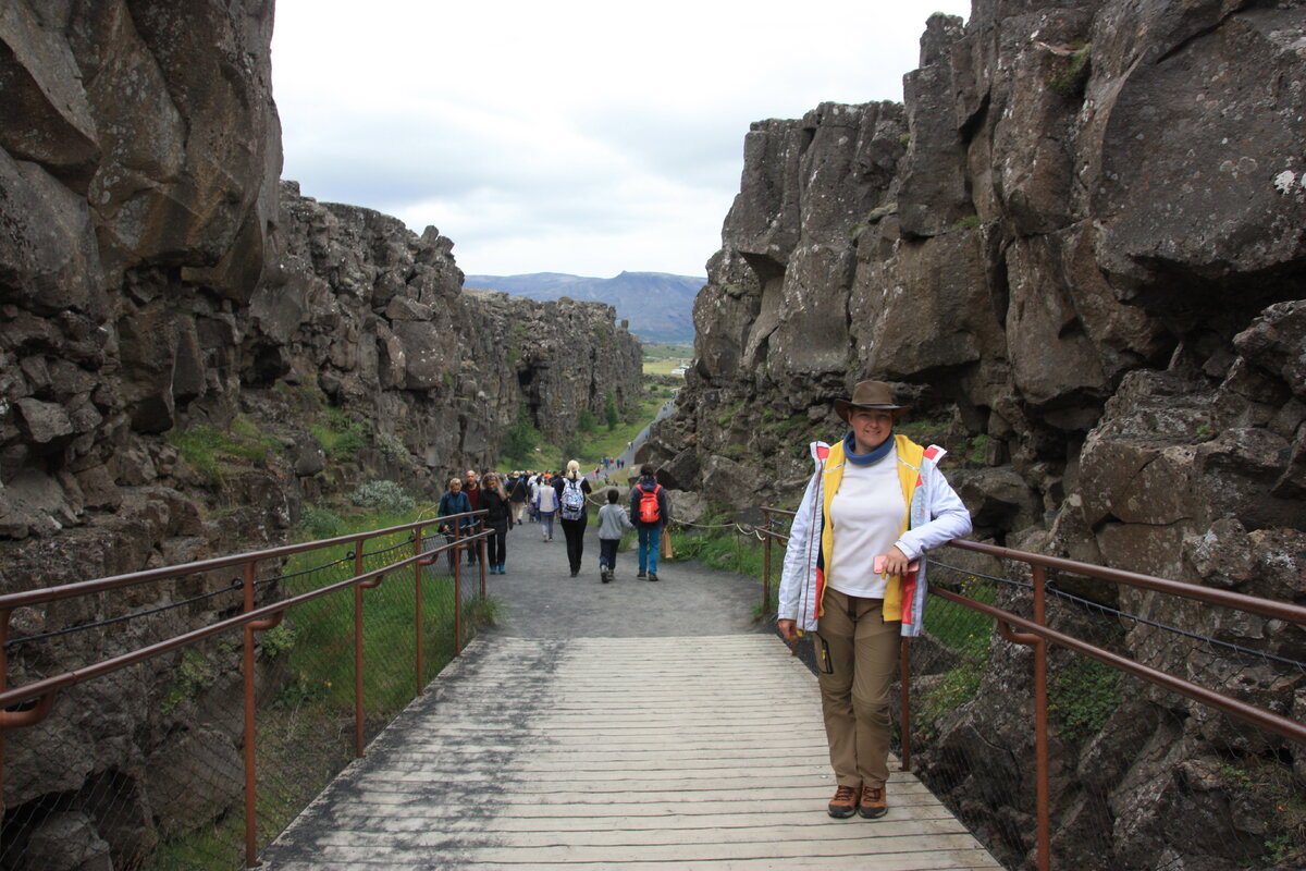 Между континентами.