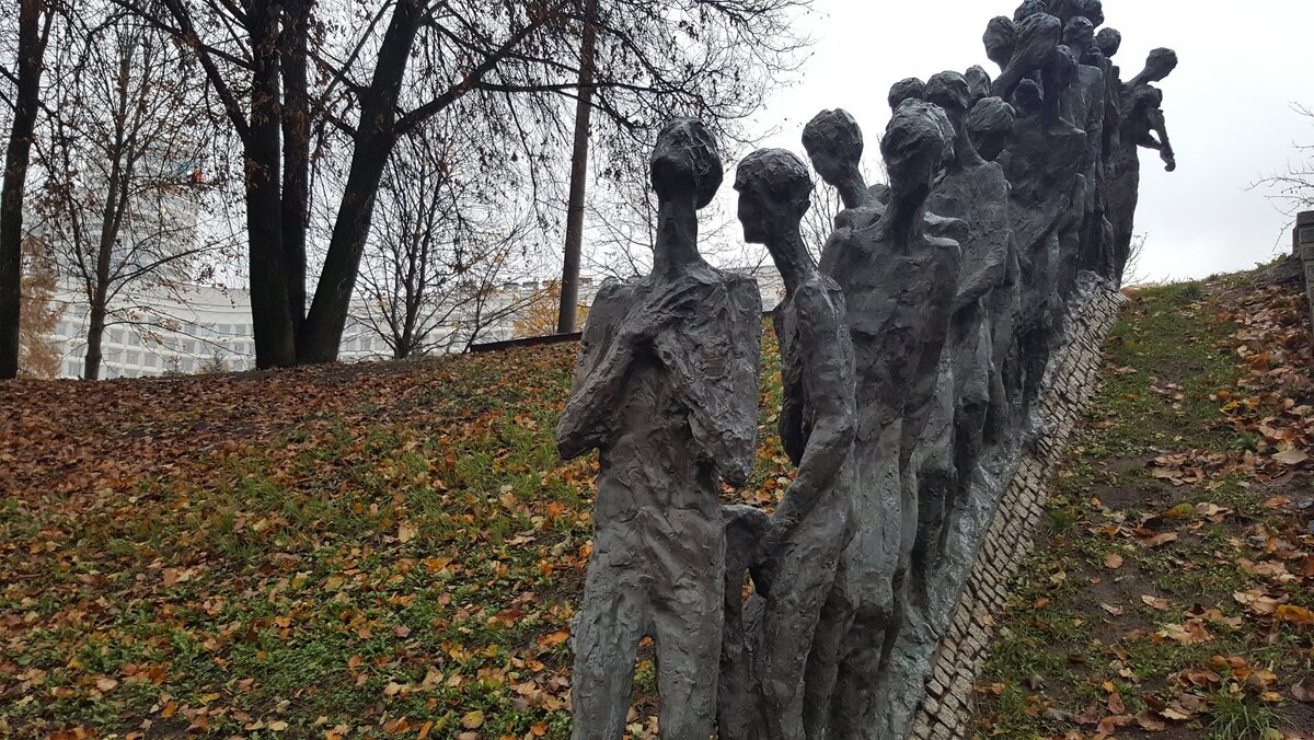 Мемориал "Яма" в Минске. Этот памятник посвящен невинным жертвам Холокоста.