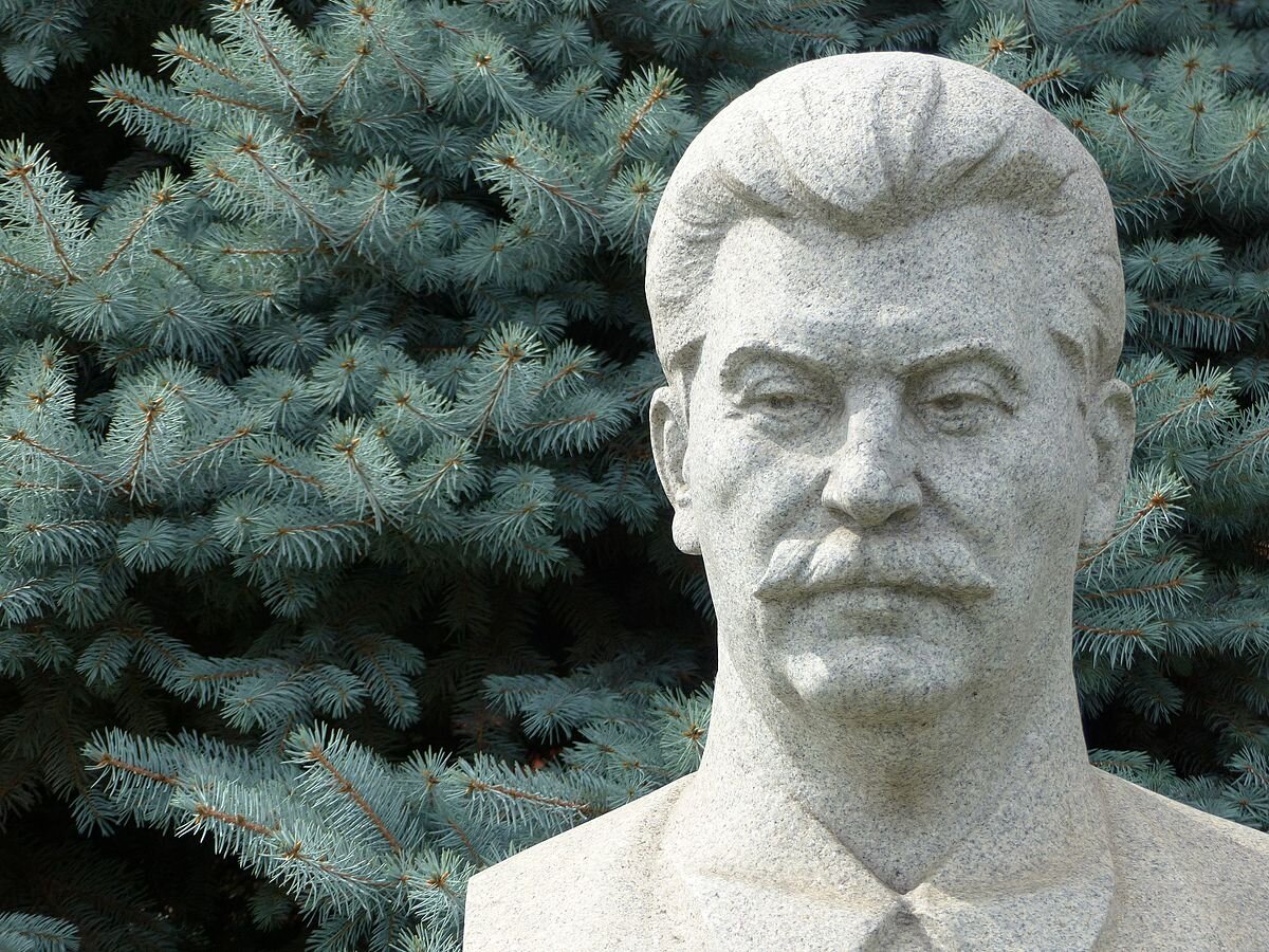 Статуя сталин
